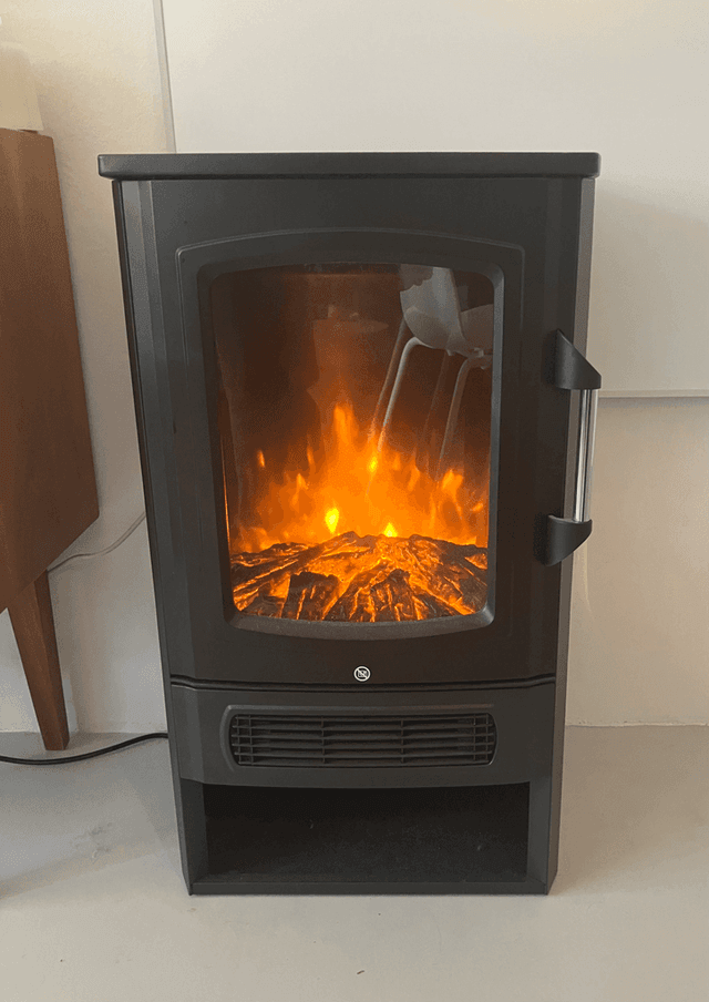 Freistehender elektrischer Kamin