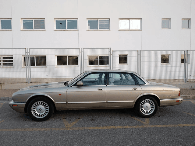 Jaguar XJ8 4.0 V8