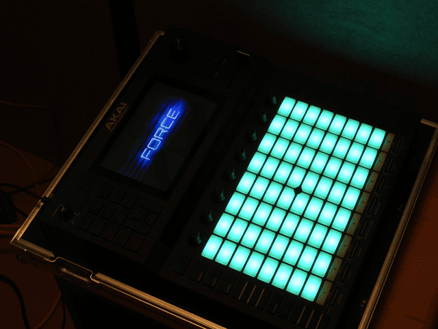 Akai Force MPC met Flight Case